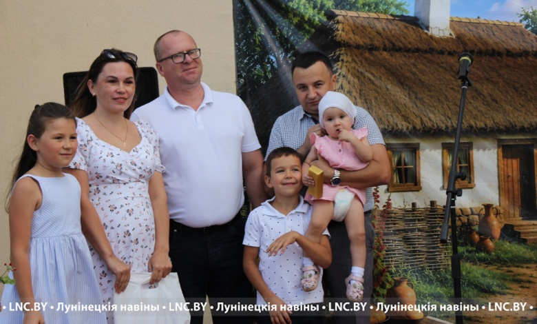 Все вместе! В Лахве отметили День деревни 