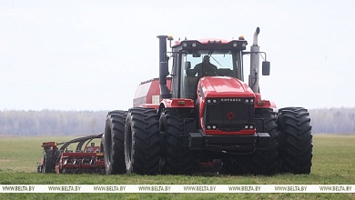 Высевом трав заняты аграрии Лунинецкого района