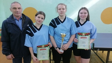 Кто из девушек лучше всех играет в настольный теннис в Лунинецком районе