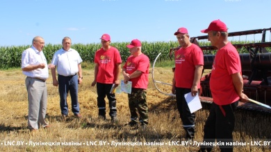 Подарки лучшим работникам АПК от профсоюза вручили в Лунинецком районе