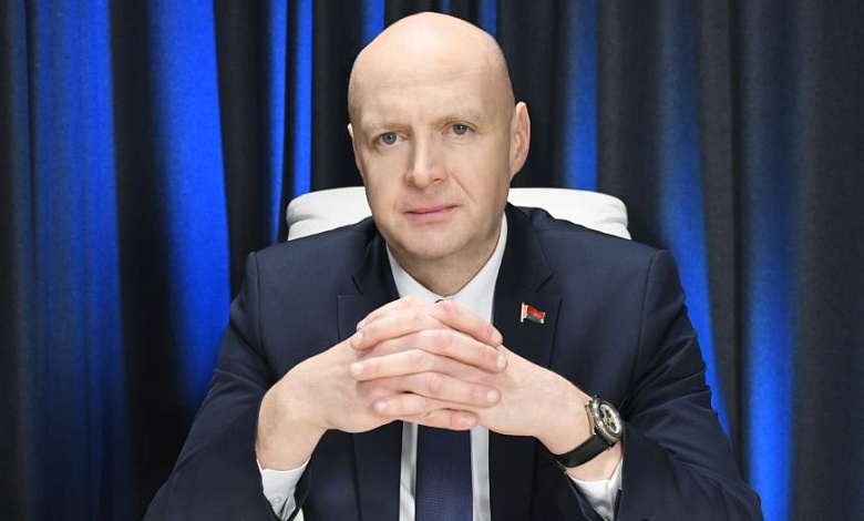 100 лет спустя: что слушает Беларусь и заменит ли искусственный интеллект ведущих радио