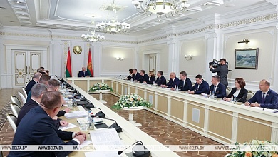 "Прекратите ходить сюда за деньгами!" Лукашенко - чиновникам насчет просьб о господдержке 