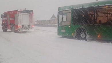 Спасатели за сутки помогли вытянуть из снежных заносов 26 единиц транспорта