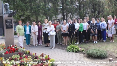 В Лунинце почтили память писателя-земляка Николая Калинковича