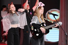 В Микашевичах молодёжь играла в КВН. Фоторепортаж