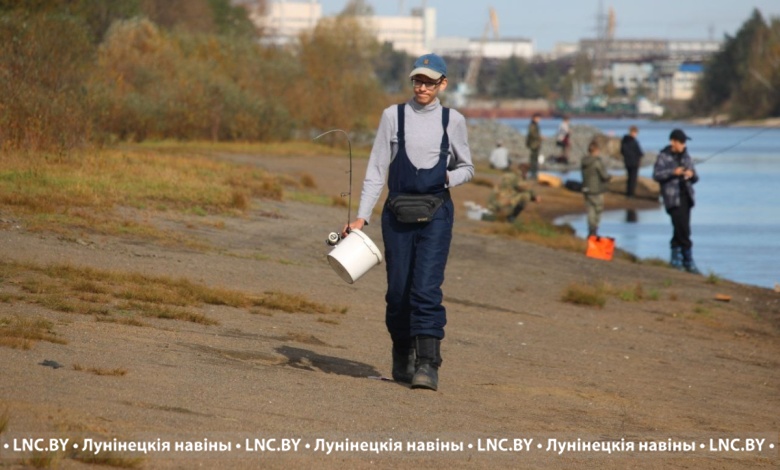 Кубок юниоров - 2025 по лову рыбы проходит в Лунинецком районе