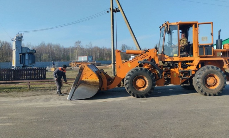 К общему делу присоединились работники Лунинецкого лесхоза