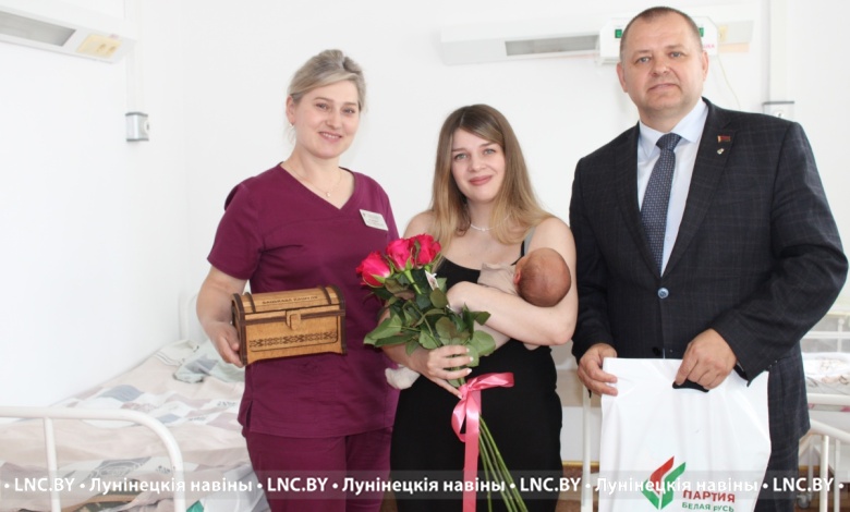 Подарок от Президента. «Бацькаву кашулю» вручили в Лунинце
