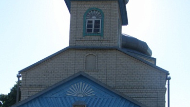 Верующие меняют облик православной церкви в деревне Мокрово.