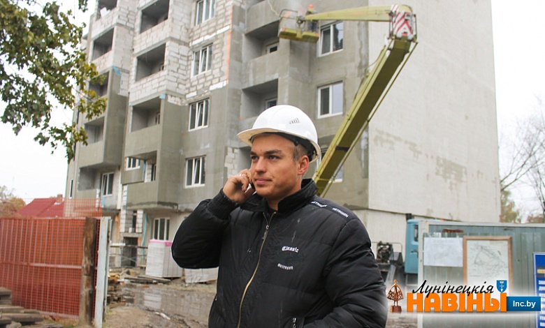 Першы маналітны дом