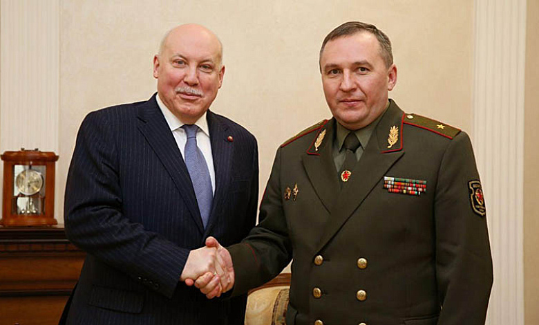 Глава оборонного ведомства Беларуси встретился с российским послом