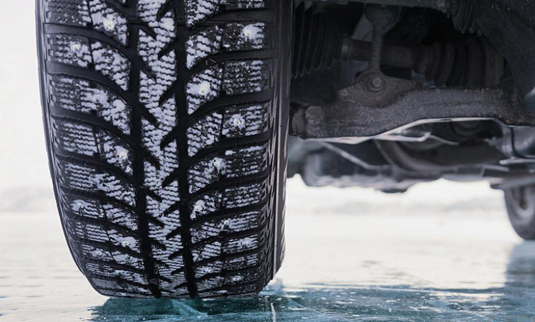 ГАИ рекомендует автовладельцам пока не менять зимние шины на летние