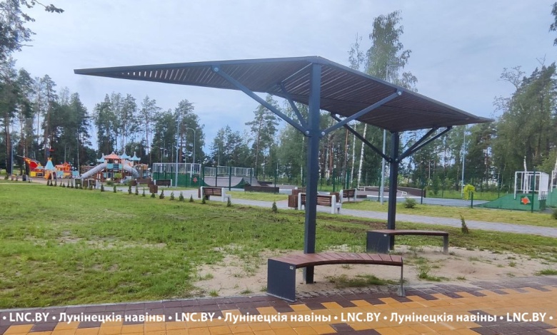 В Микашевичах продолжается благоустройство лесопарка