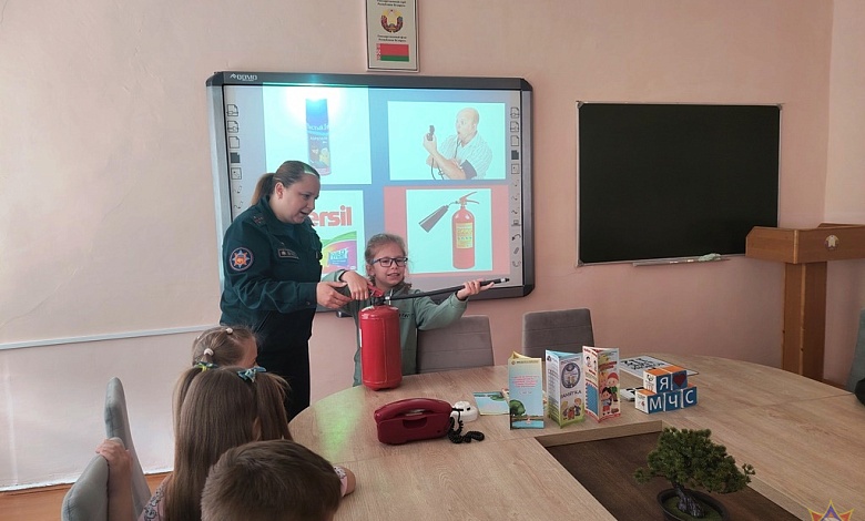 Спасатели устраивают увлекательные занятия для детей в Лунинецком районе