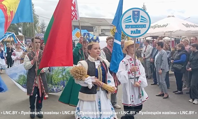 Лунинчане присоединились к участникам праздничного шествия на «Дожинках»
