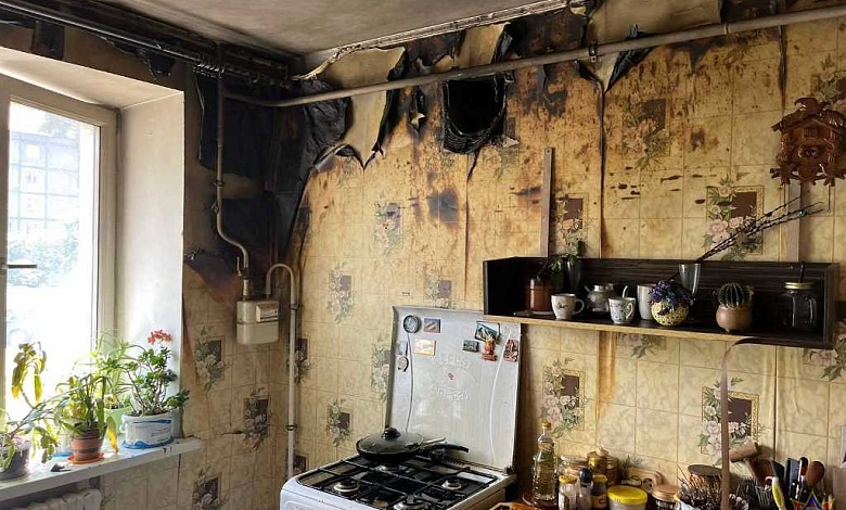 Мужчина тушил пожар и получил ожоги