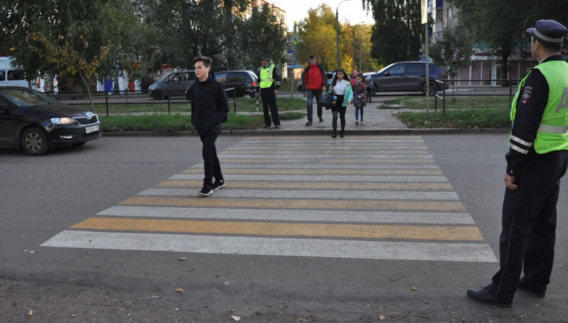 Photo of На пешеходных переходах – сотрудники Госавтоинспекции