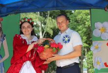 Photo of Клубничный мед и шашлык на фестивале во Дворце (Лунинецкий район) — фоторепортаж