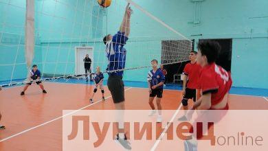 Photo of Юноши разыграли путёвки в финал первенства Лунинецкого района по волейболу