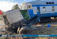 Photo of В Брестской области трактор столкнулся с поездом